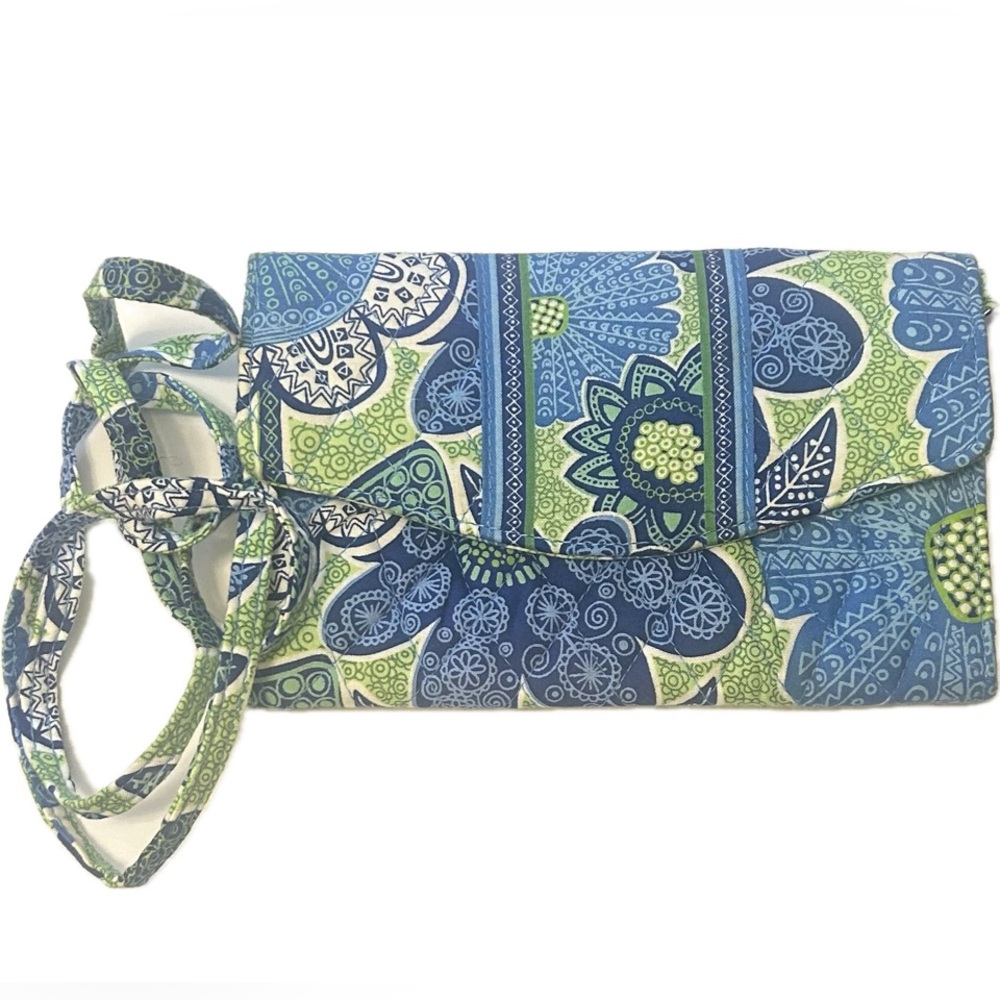 Vera Bradley Convertible Wallet / Crossbody Bag in Doodle Daisy Floral Print